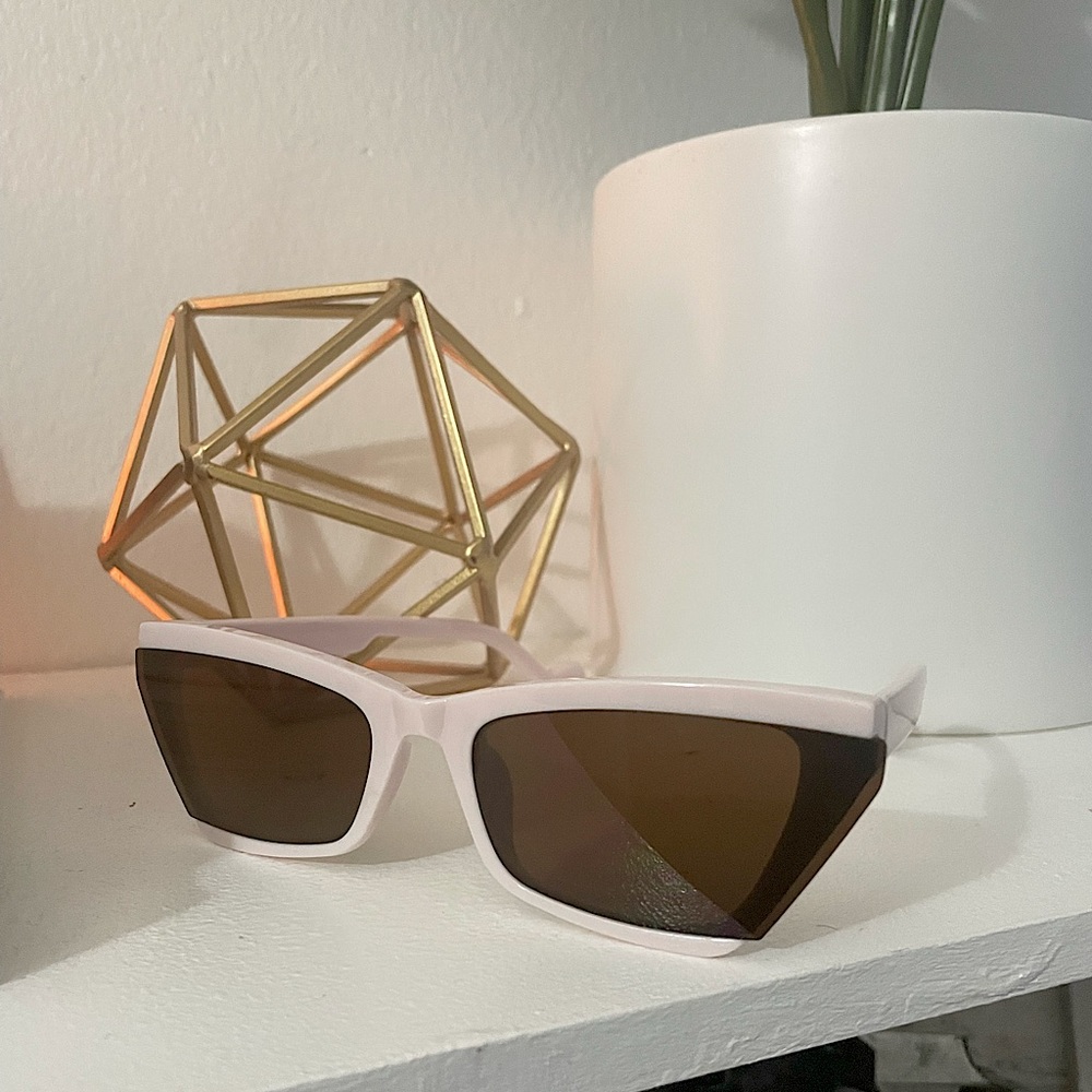 Chic Pink Vintage Sunglasses